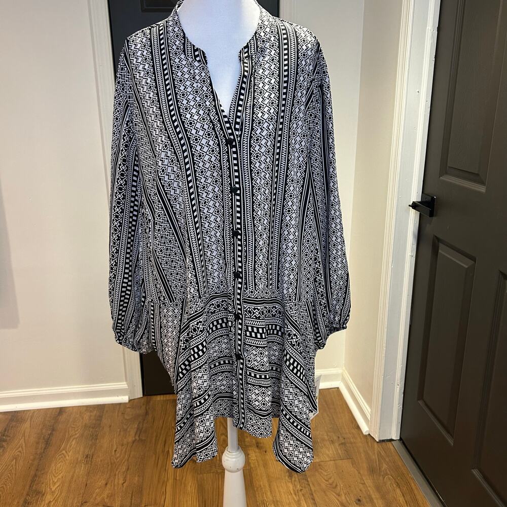 STYLE & CO WOMAN 3X Black White Anti-Wrinkle V Neck Button Up Liquid Fabric NWT